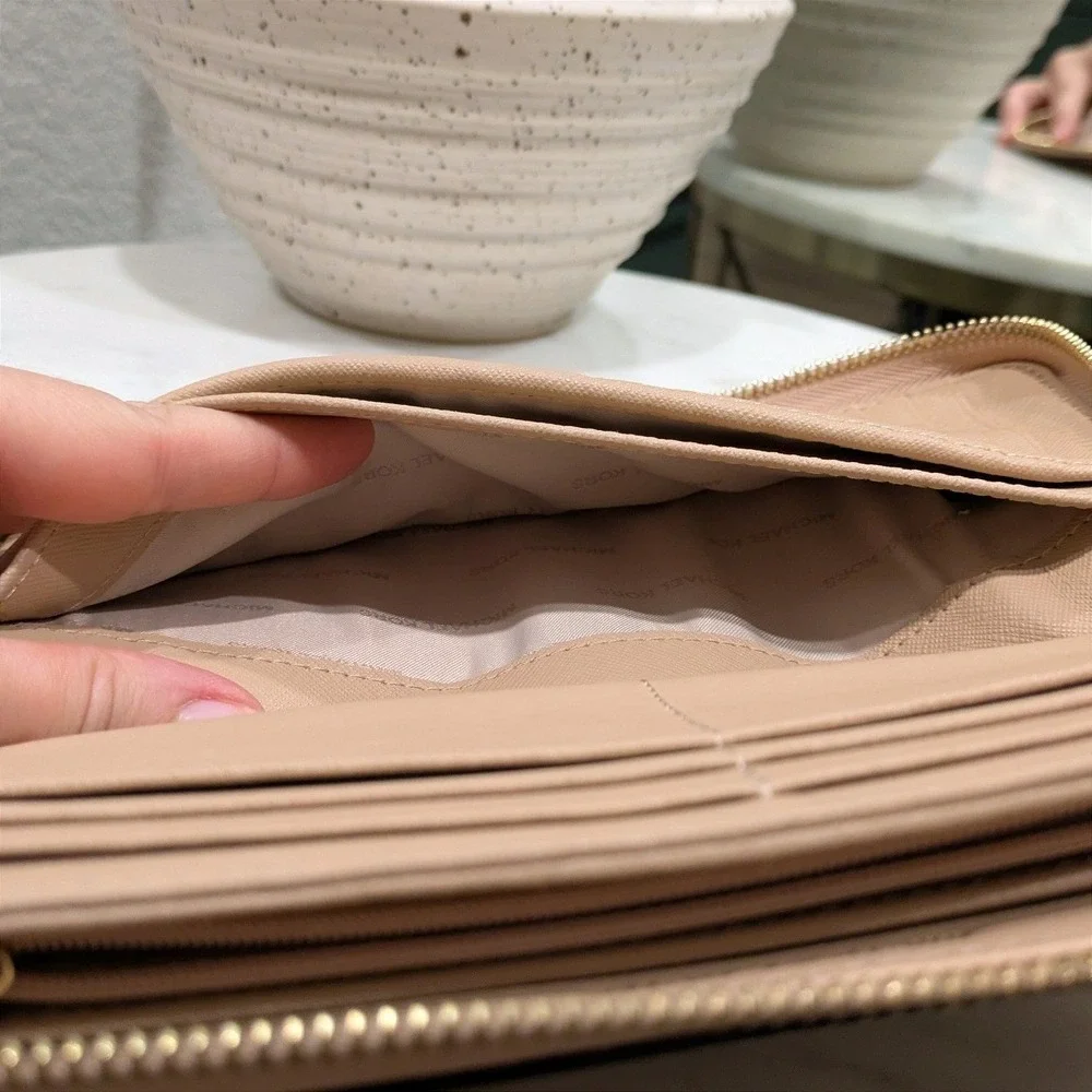Michael Kors Jet Set Travel Wallet Women OS Beige Saffiano Leather Zip Around